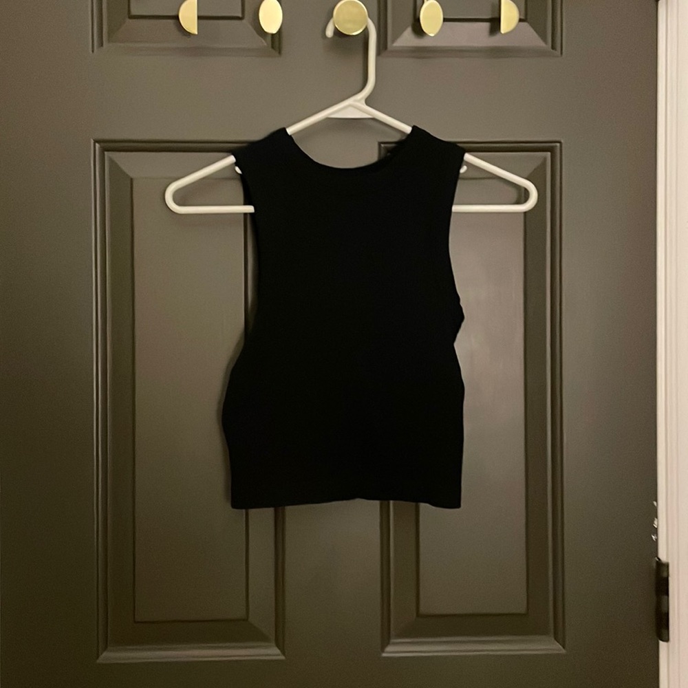 Women’s black crop